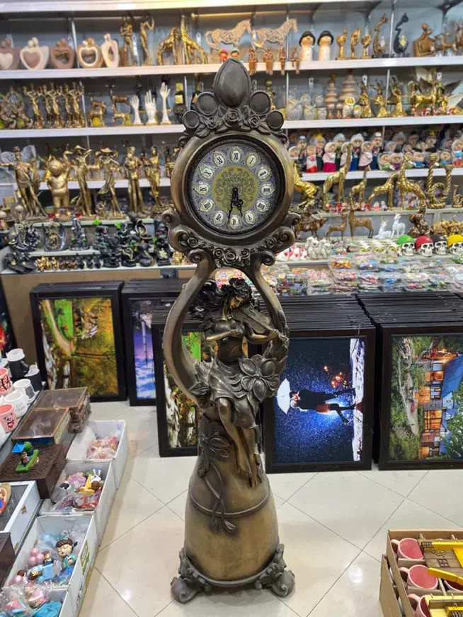 ساعت کنار سالنی جذاب|ساعت دیواری و تزئینی|مشهد, مصلی (کارمندان اول)|دیوار