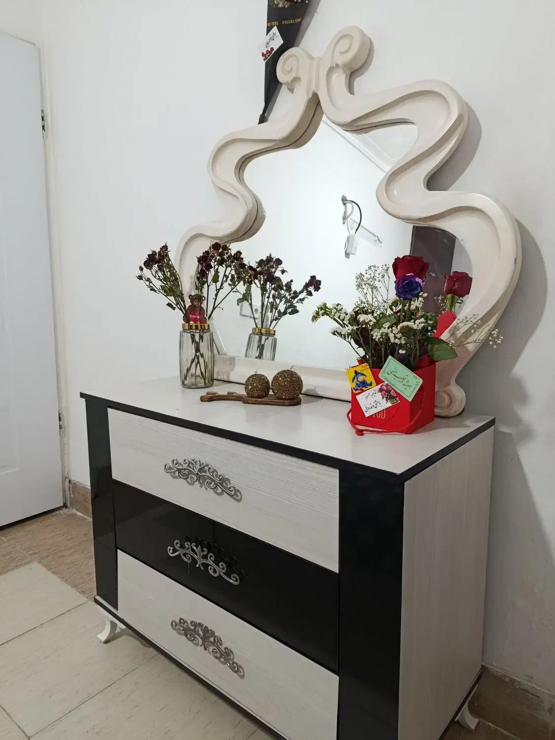 میز آرایشی به همراه ایینه|جاکفشی، کمد، دراور|بندرعباس, |دیوار