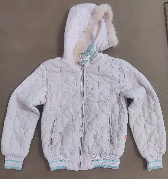 کاپشن دخترانه|لباس|کبودرآهنگ, |دیوار