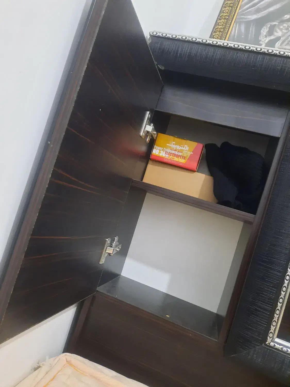 تخت خواب دونفره|تخت و سرویس خواب|شیراز, کوشک میدان|دیوار