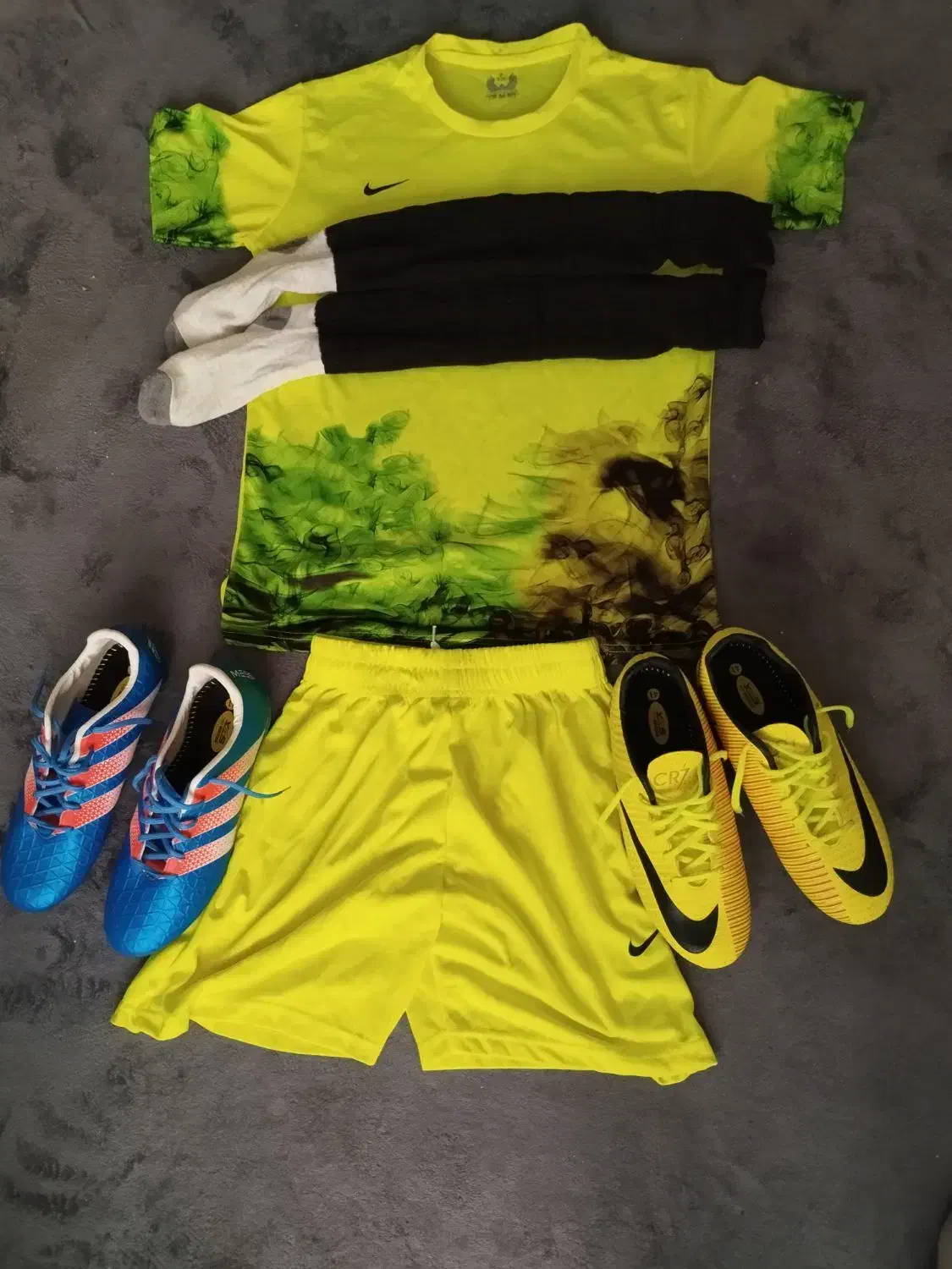 کفش و لباس فوتبال|تجهیزات ورزشی|پرند, فاز ۶|دیوار