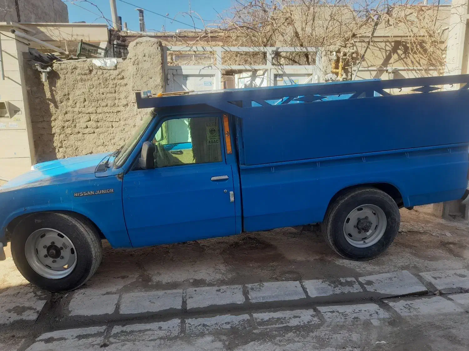 نیسان آبی مدل ۸۲|خودرو سنگین|تاکستان, |دیوار