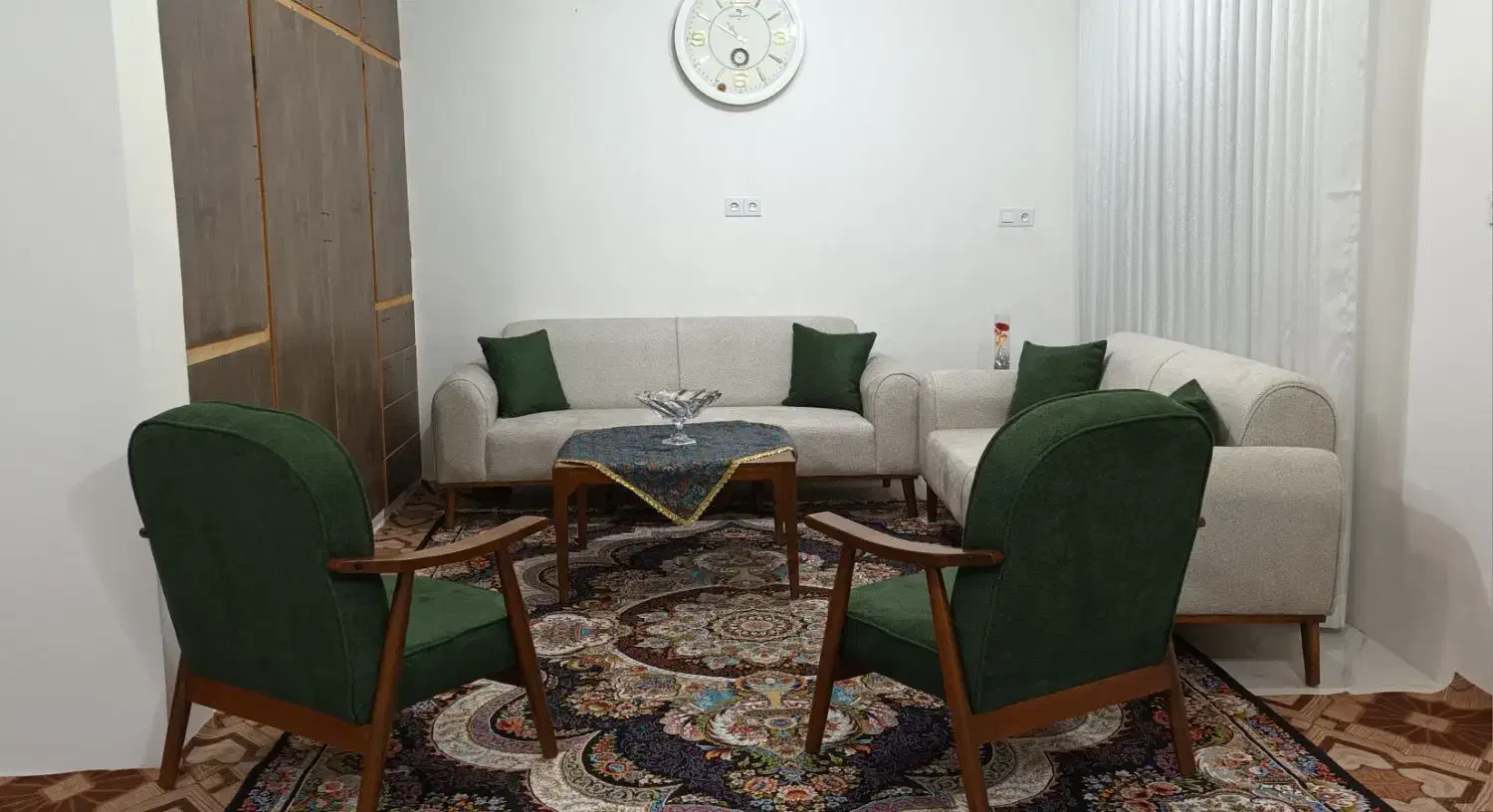 مبل ۸نفره مینی مال و میز عسلی|مبلمان خانگی و میز عسلی|علیآباد کتول, |دیوار