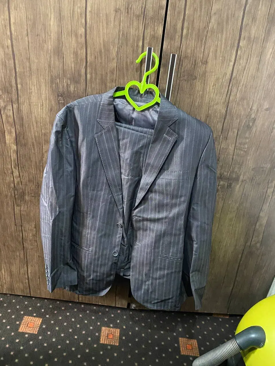 کت شلوار|لباس|رشت, شهرک صبا|دیوار