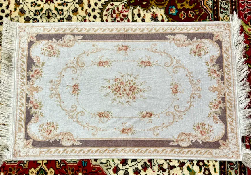 فرش پادری گرد و مستطیل در حد نو|پادری|تبریز, |دیوار