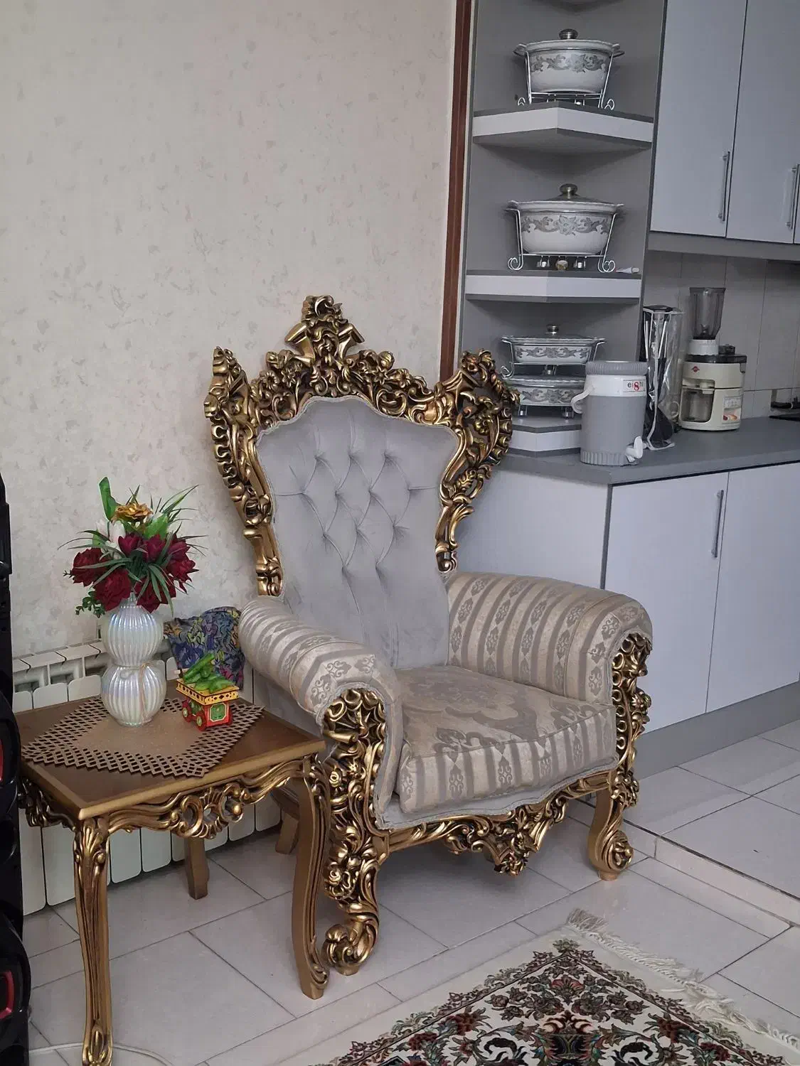 مبل سلطنتی ۹ نفره به همراه عسلی|مبلمان خانگی و میز عسلی|ملارد, |دیوار