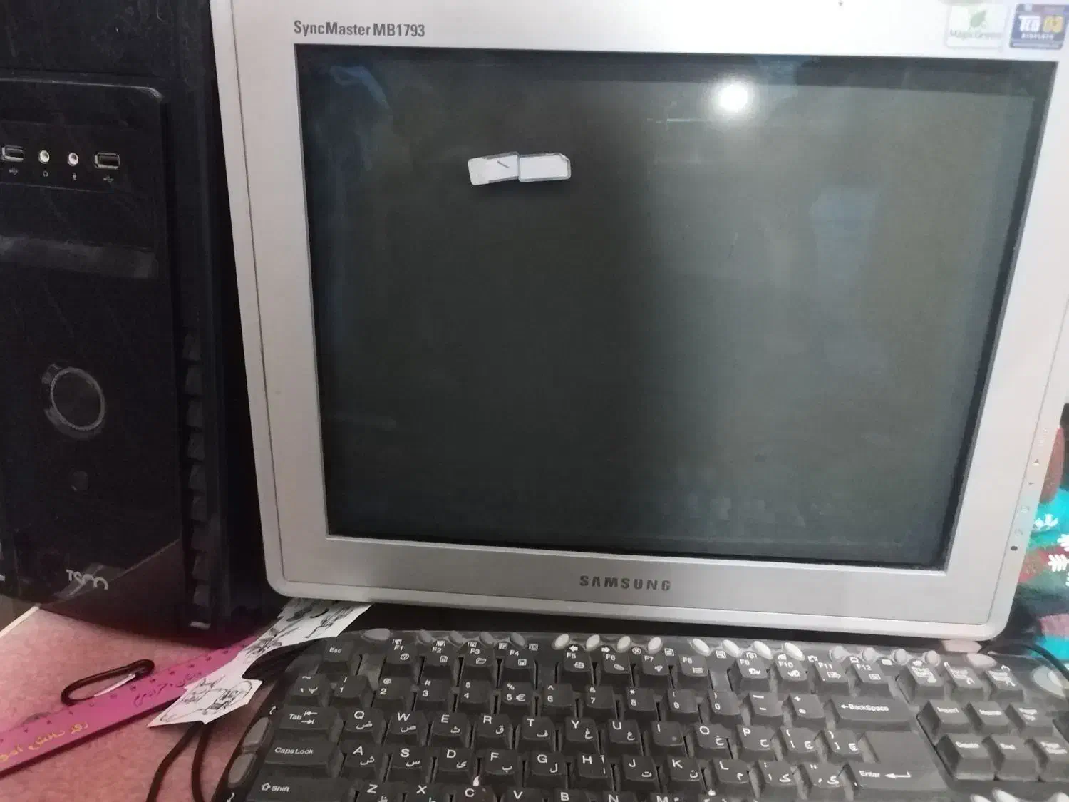 کامپیوتر به همراه میز|رایانه رومیزی|کرمان, |دیوار