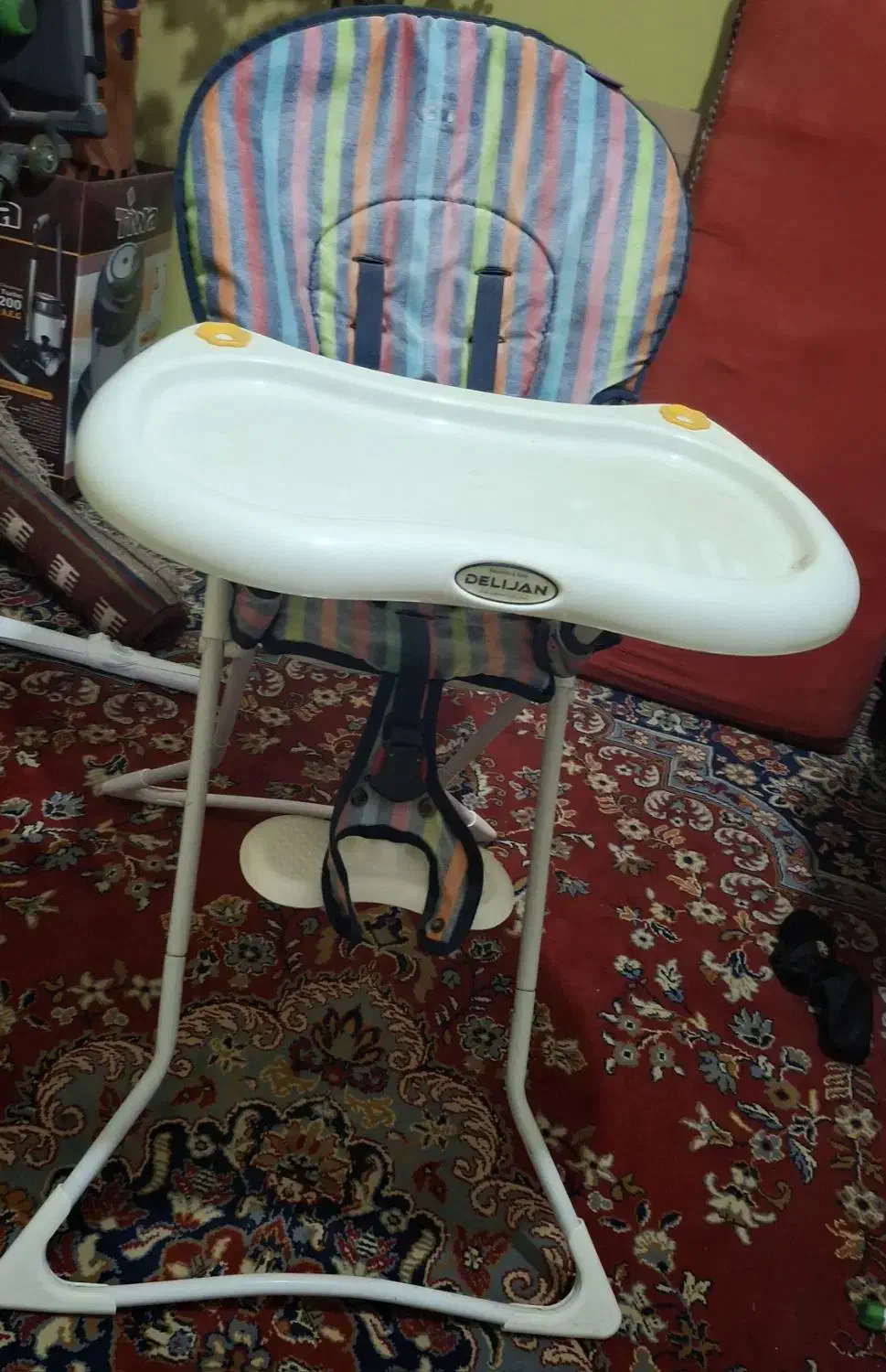 صندلی غذای‌ کودک|تخت و صندلی بچه|شاهین‌شهر, بنیاد ازدواج|دیوار