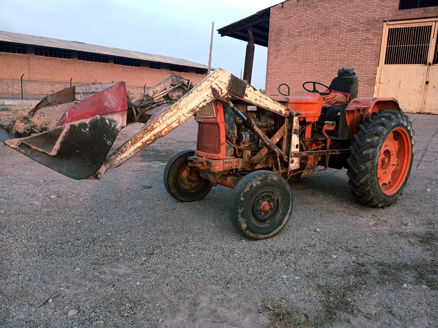 تراکتور رومانی بیل دار|خودرو سنگین|اندیمشک, |دیوار