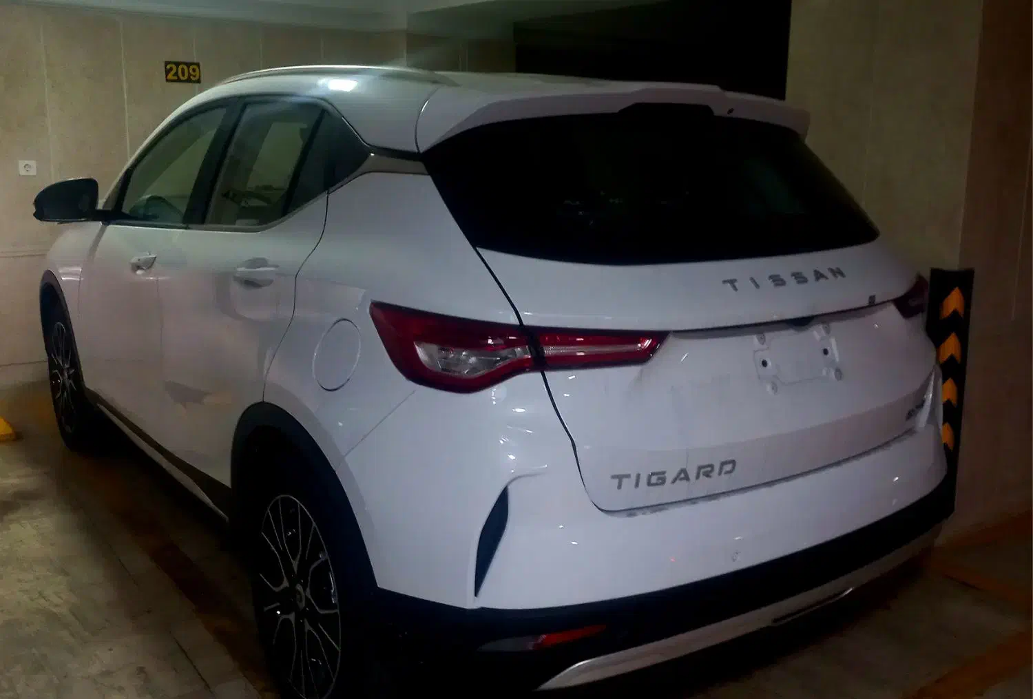 Tissan 1405|خودرو سواری و وانت|تهران, ونک|دیوار