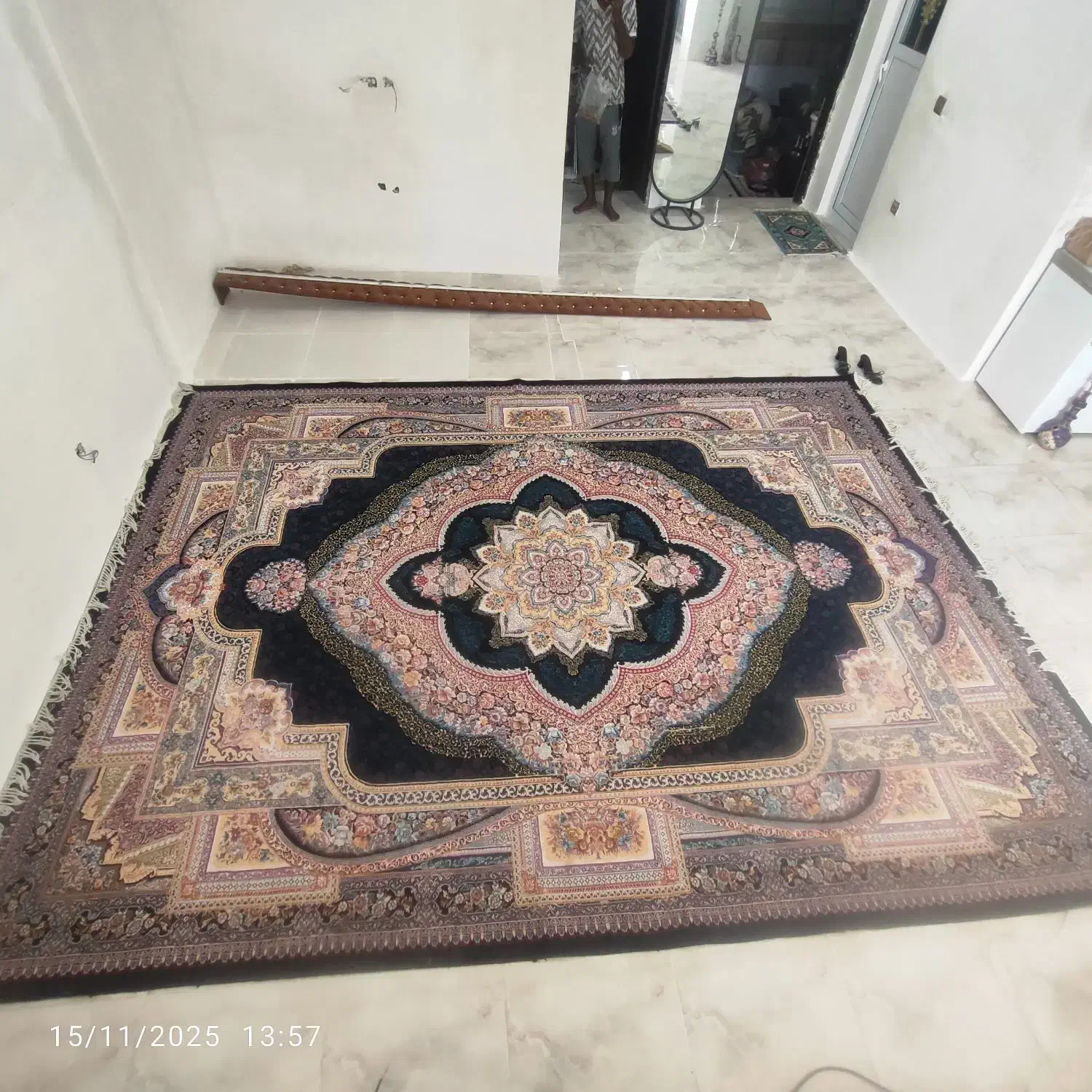 یک عدد فرش بفروش می رسد|فرش|بندرعباس, |دیوار