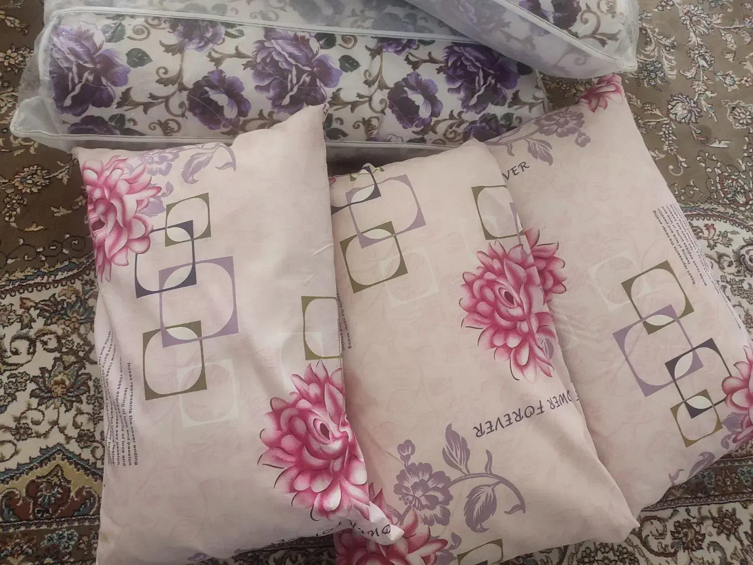 تشک و بالشت|رختخواب، بالش، پتو|نجفآباد, یزدانشهر|دیوار