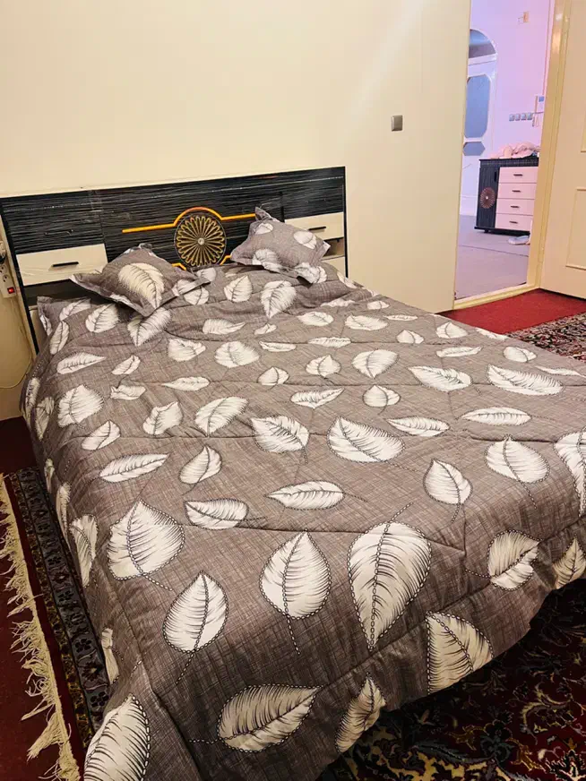 تخت خواب بهمراه میز آرایش|تخت و سرویس خواب|مراغه, |دیوار