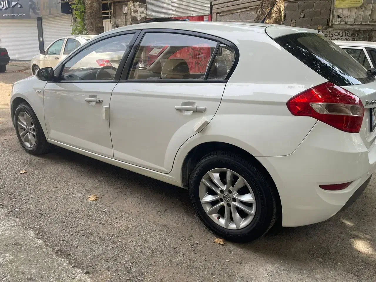 برلیانس اتومات بیرنگ ۳۲۰ بیرنگ بیضربه|خودرو سواری و وانت|رشت, استقامت ۲|دیوار