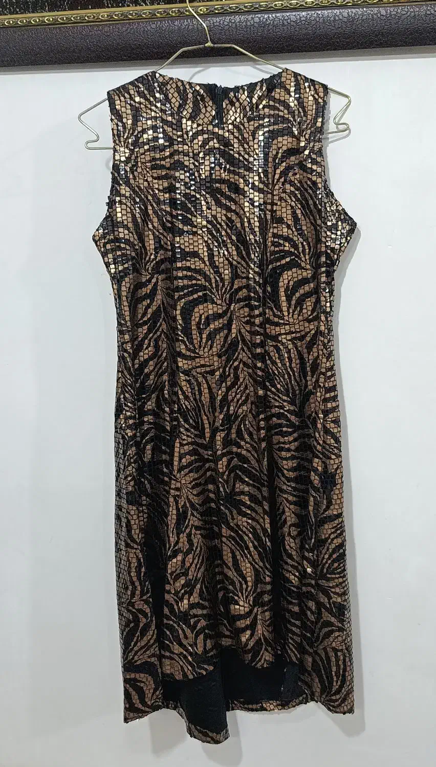 لباس مجلسی|لباس|اشتهارد, |دیوار