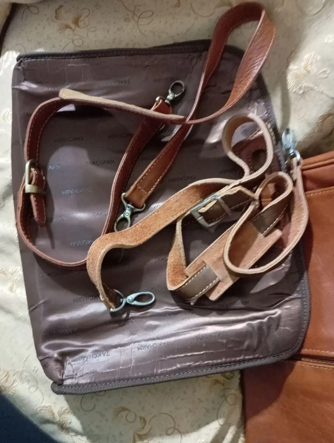 کیف چرم|کیف، کفش، کمربند|شیراز, کفترک|دیوار