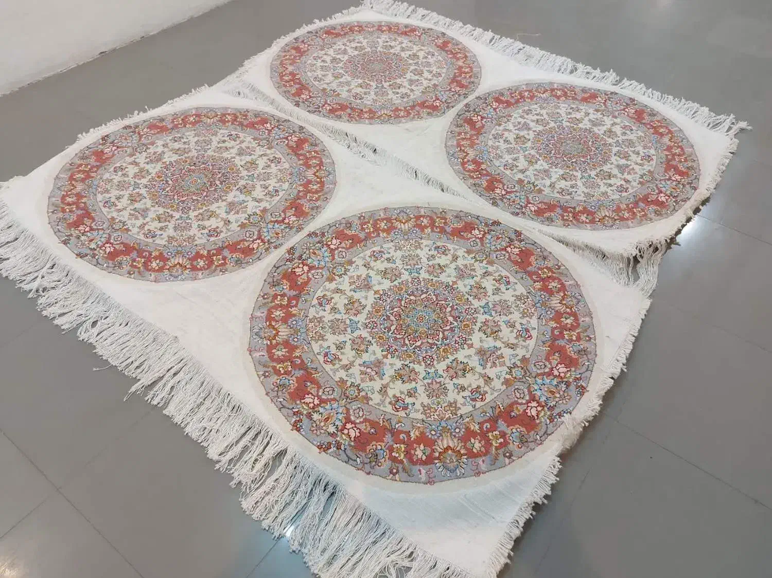 فرش دستبافت تک دایره 1 * 1طرح تبریز|فرش|مشهد, امام رضا (ع)|دیوار