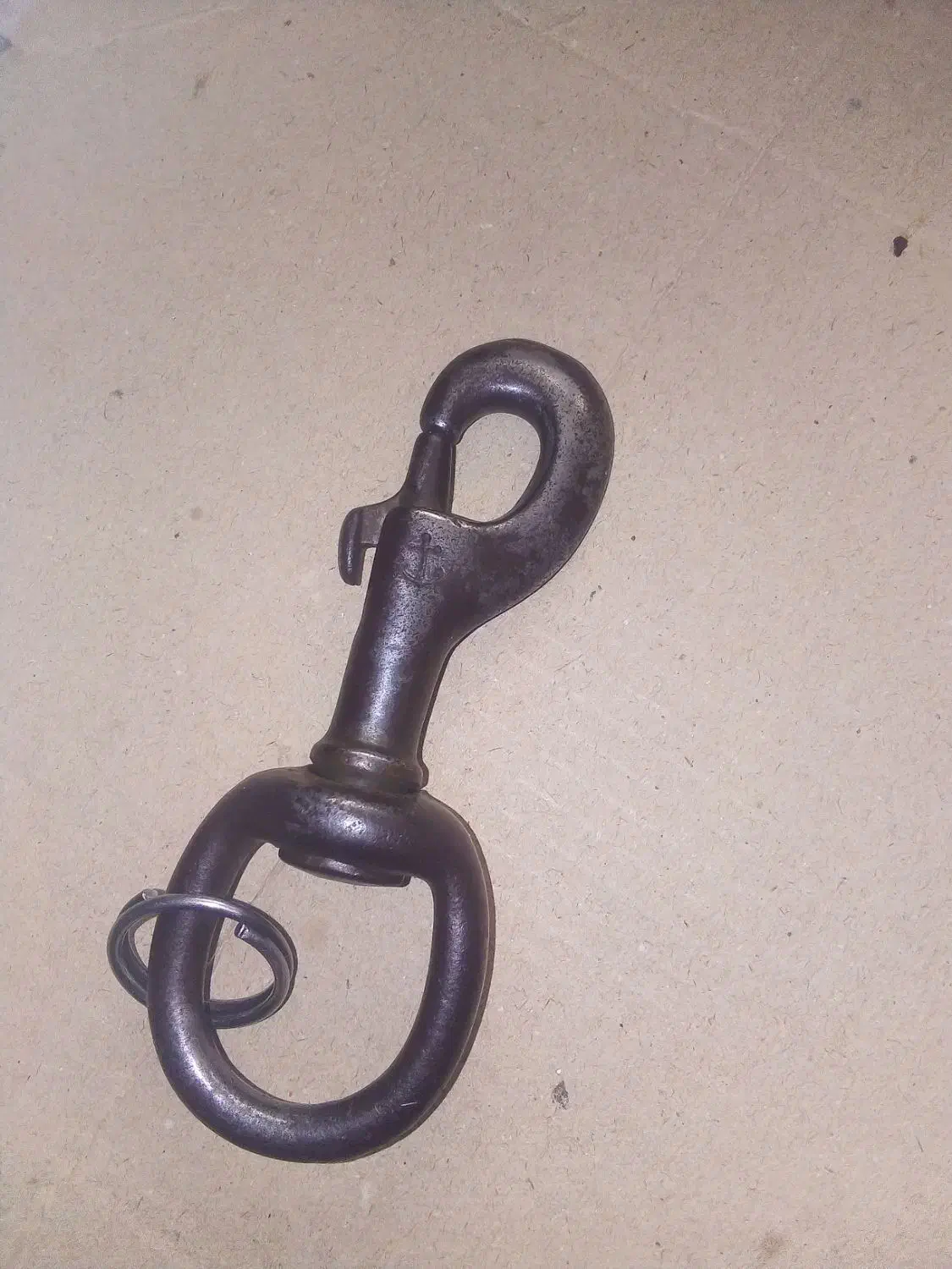 بندکلیدیانگلیسیلنگرنشان|کلکسیون اشیاء عتیقه|شهرکرد, |دیوار