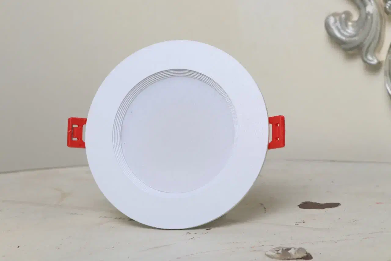 خانم کارگر همکار فروشنده تلفنی و مونتاژ روشنایی|استخدام صنعتی، فنی، مهندسی|نیشابور, کریم آباد|دیوار