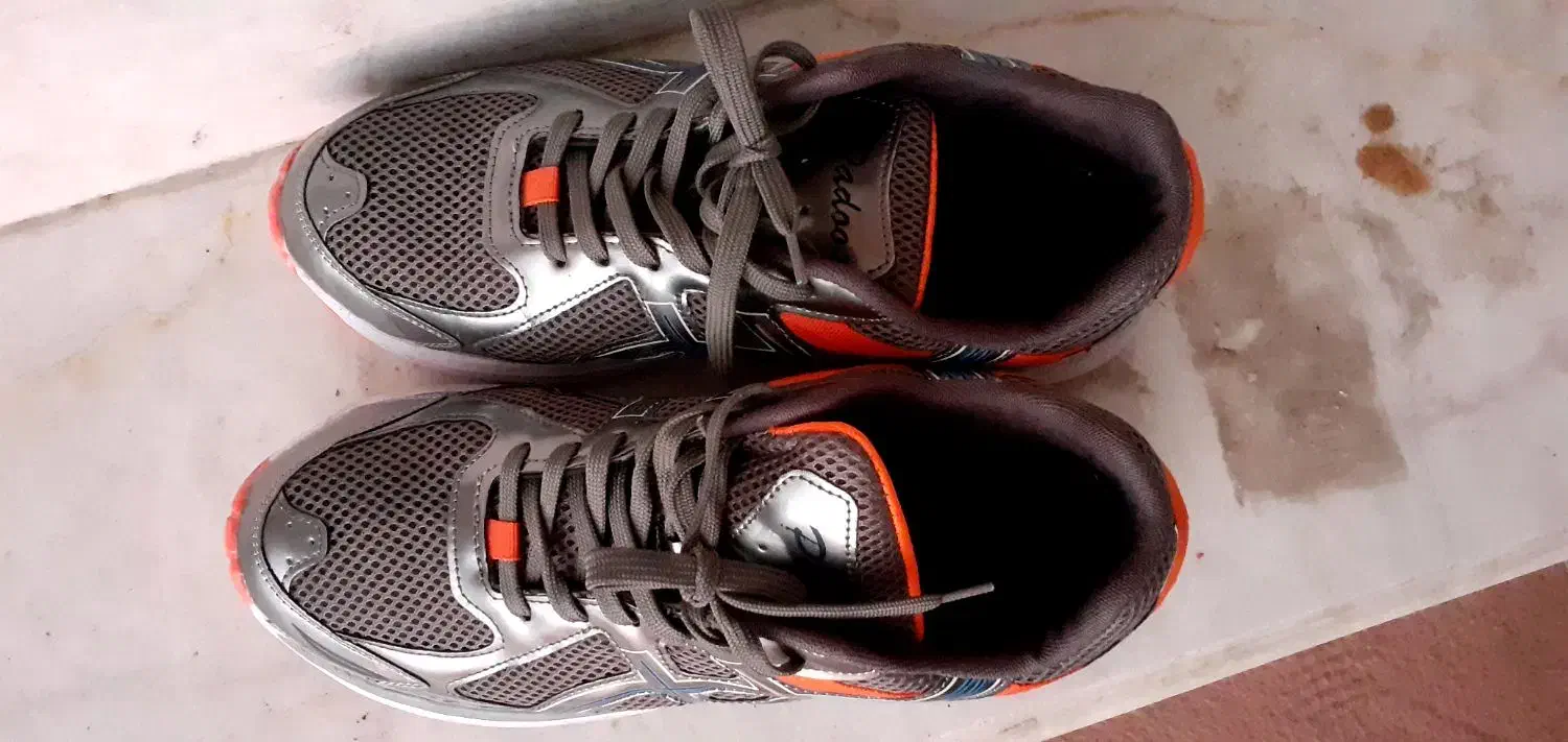 کتونی Asics درحدنو|کیف، کفش، کمربند|یزد, |دیوار