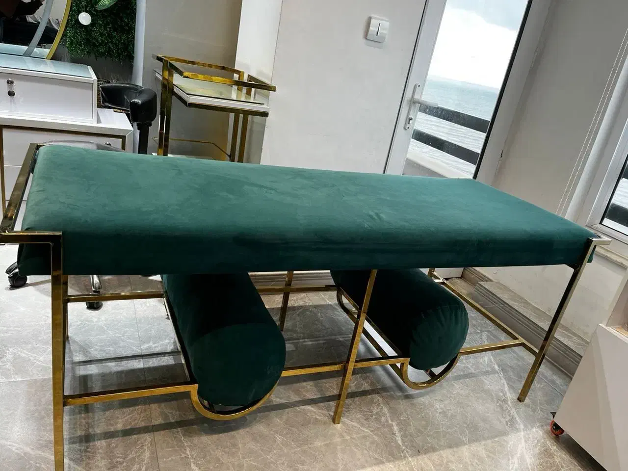 تجهیزات ارایشگاهی (میز،تخت،صندلی)|آرایشگاه و سالنهای زیبایی|محمودآباد, |دیوار