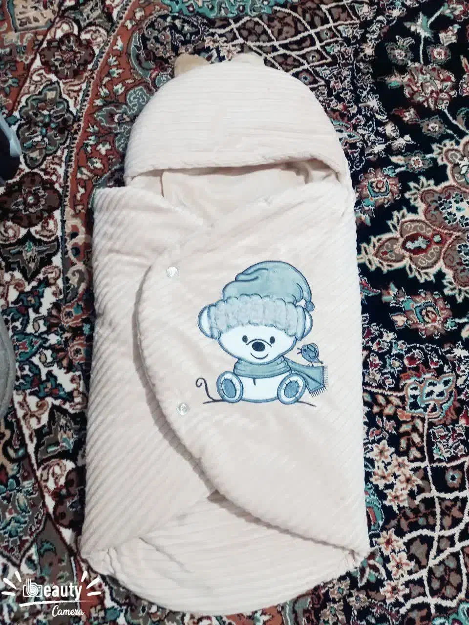 قنداق سویسی نو و لباس دخترانه تمیز وسالم درحدنو|کفش و لباس بچه|بافق, |دیوار