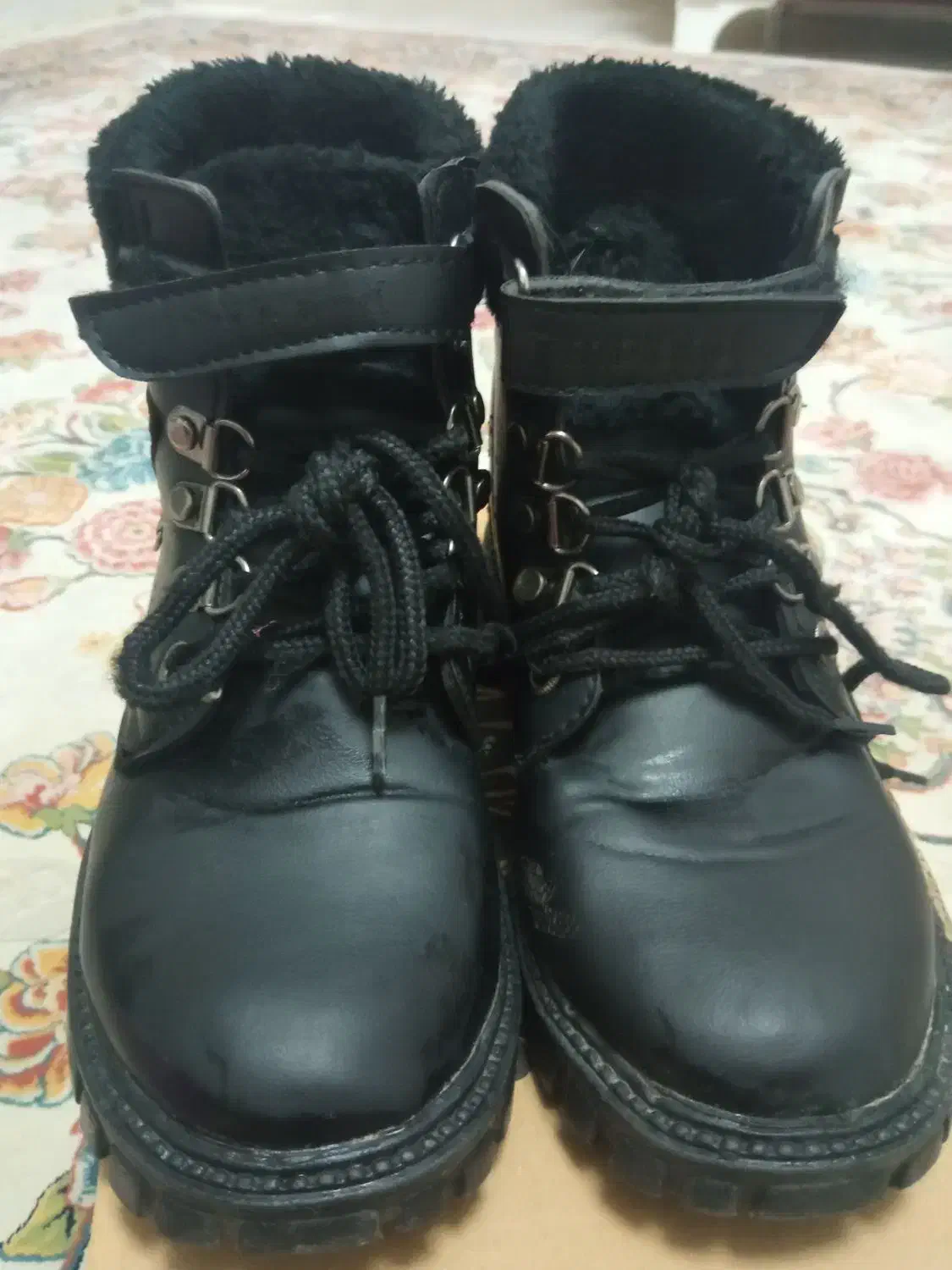 پوتین بچه|کفش و لباس بچه|رشت, نظری|دیوار