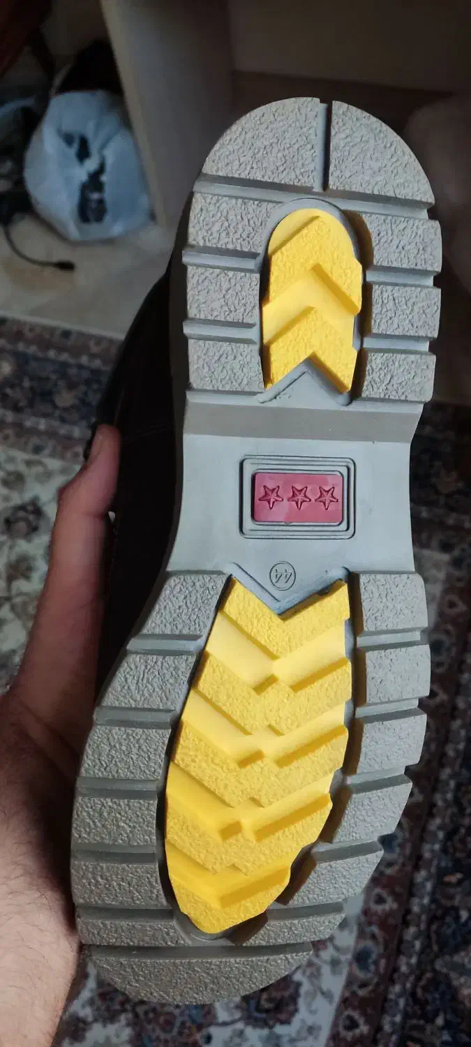 پوتین کوهنوردی کاتر پیلار|کیف، کفش، کمربند|اندیشه, اندیشه فاز ۳|دیوار