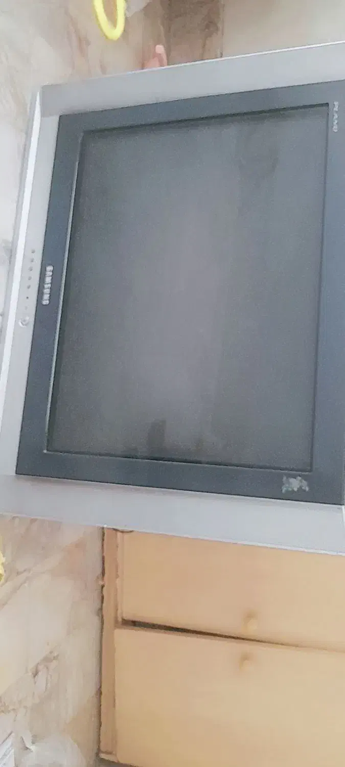 تلویزیون سالم|تلویزیون و پروژکتور|نیشابور, گنبد سبز|دیوار