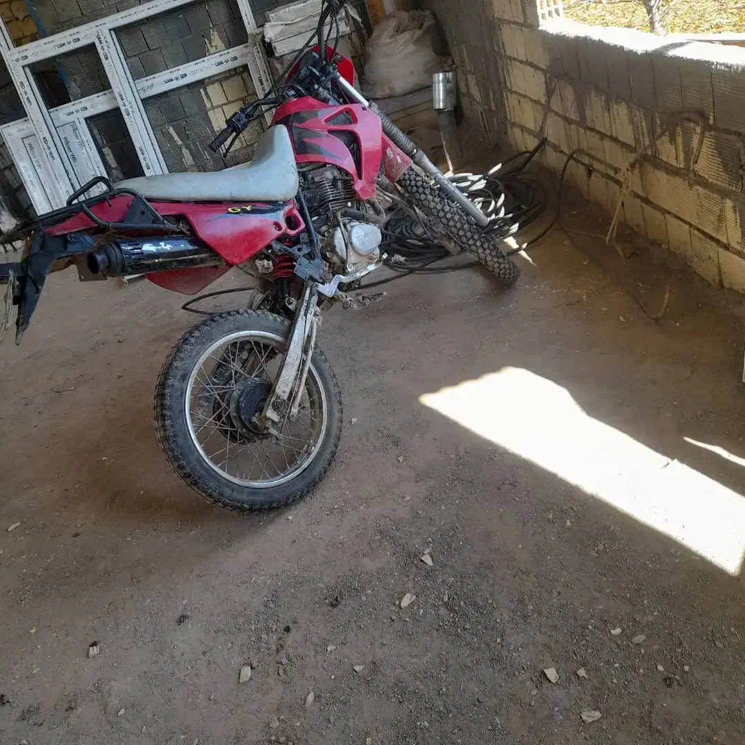 موتور  هندا|موتورسیکلت|موگوئی, |دیوار