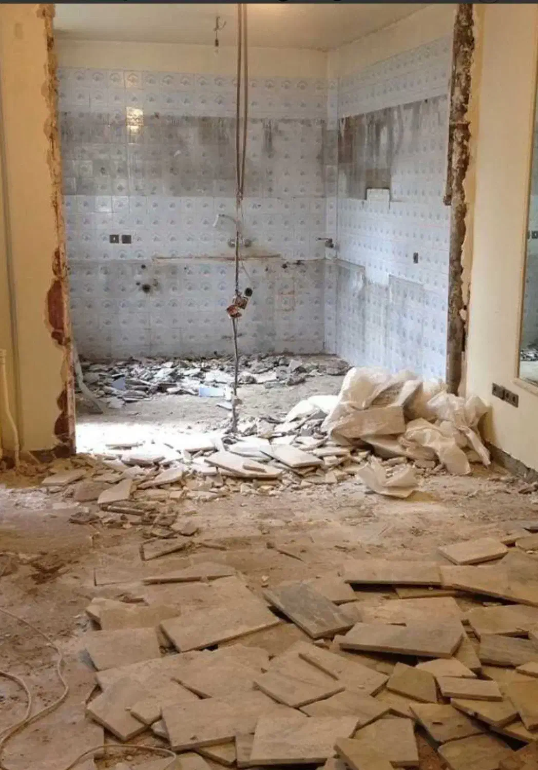 تخریب داخلی ساختمان وتعمیرات سریع وارزانتر از همه|خدمات پیشه و مهارت|اندیشه, اندیشه فاز ۲|دیوار