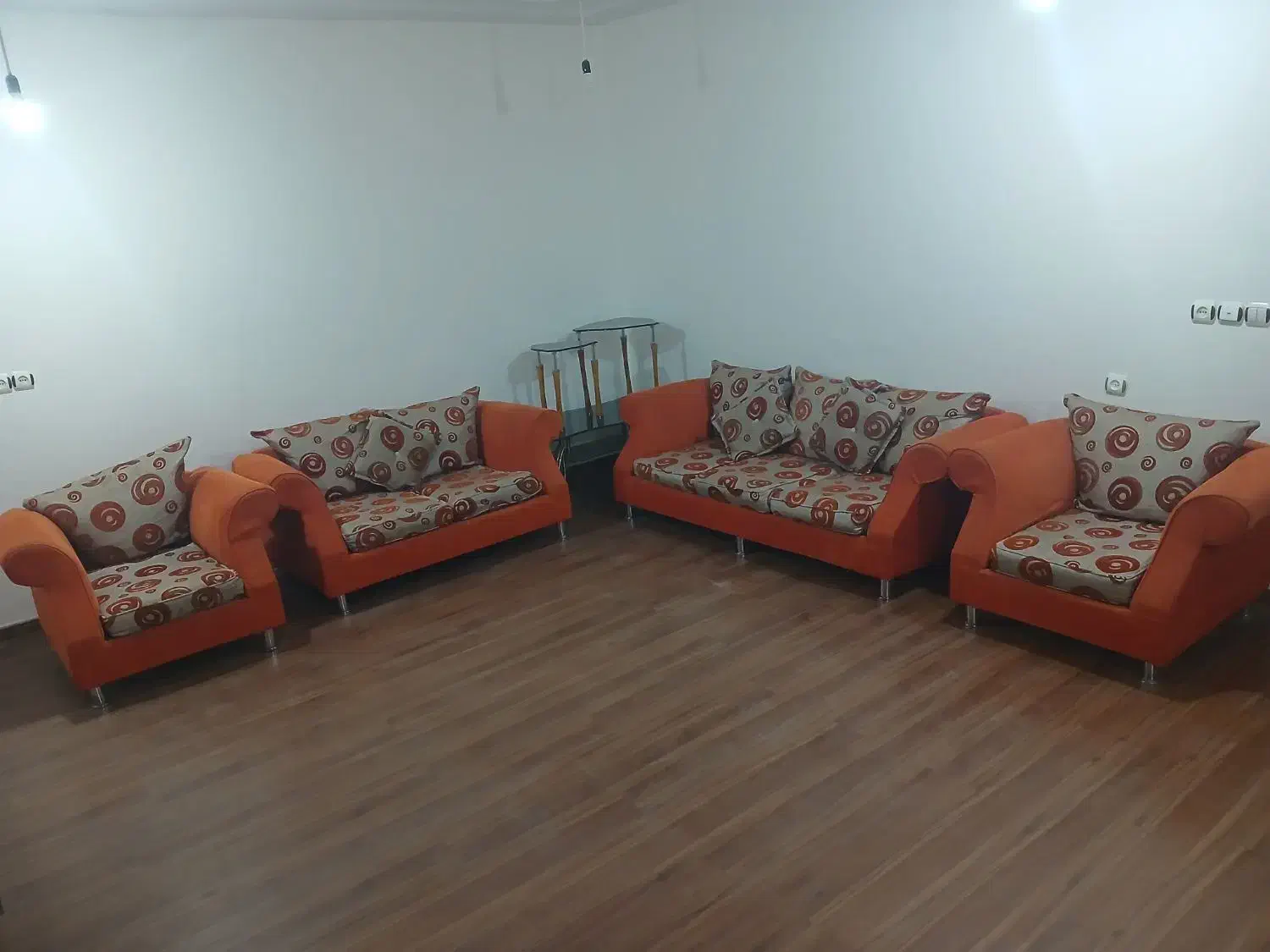 2 عدد قالی و 4 سری مبل فروش فوری|مبلمان خانگی و میز عسلی|اهواز, اهواز|دیوار