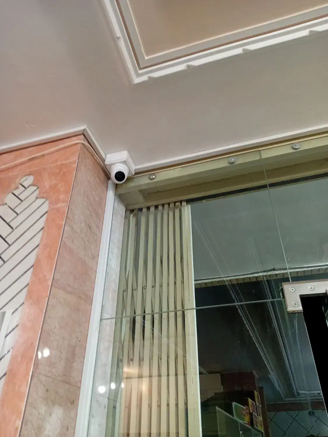 دوربین مدار بسته|دوربین مداربسته|پیر بکران, |دیوار