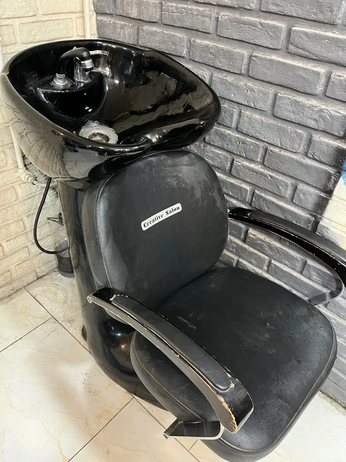 صندلی سرشور آرایشگاه|آرایشگاه و سالنهای زیبایی|اندیشه, اندیشه فاز ۱|دیوار