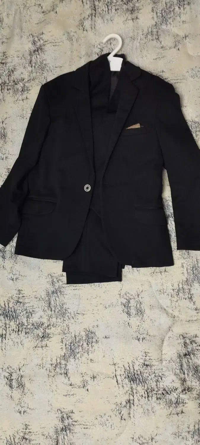 کت و شلوار و لباس بچه بسیار تمیز|کفش و لباس بچه|اهواز, کوی پلیس|دیوار