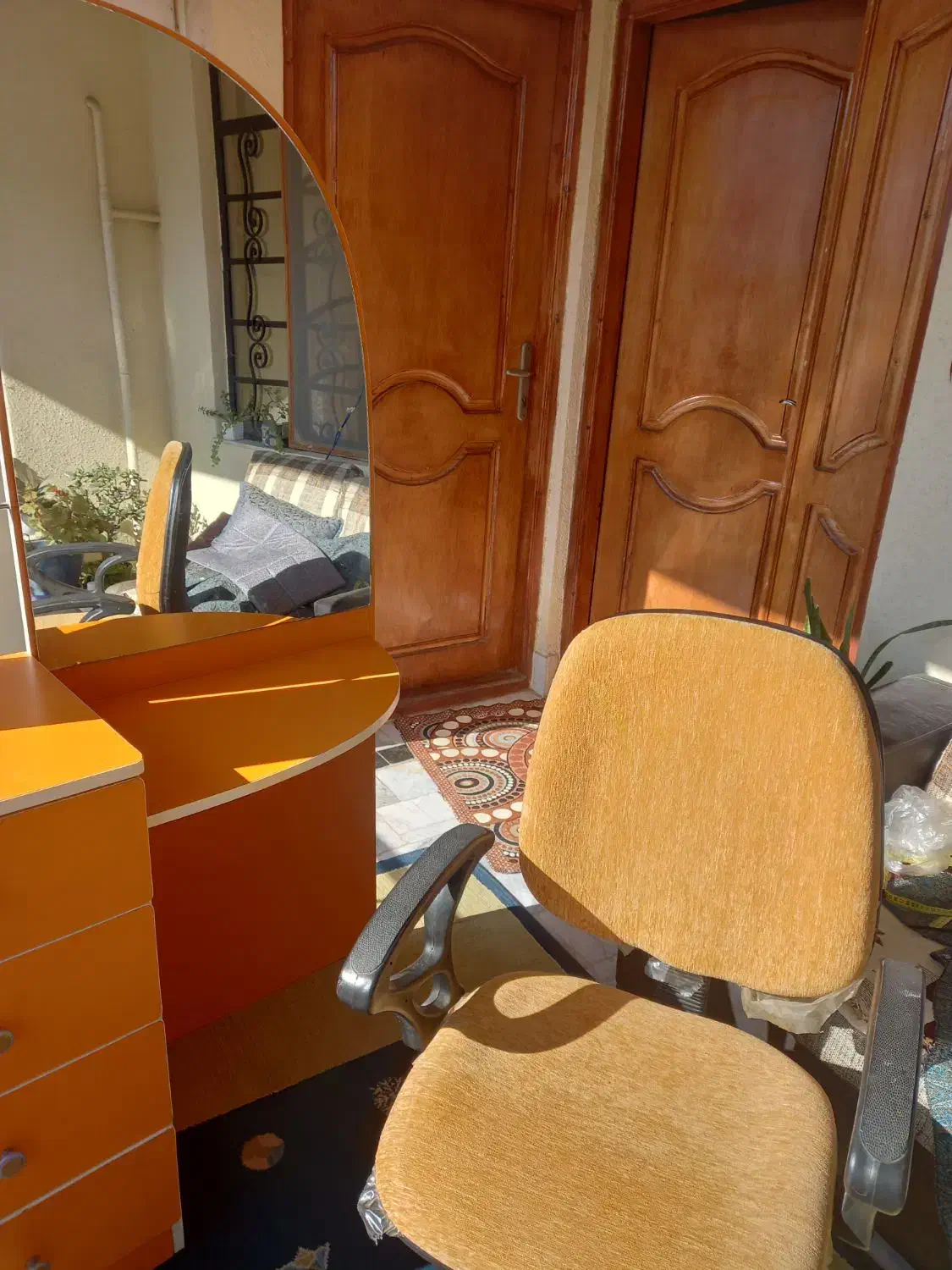 میز ارایشی و صندلی|آرایشگاه و سالنهای زیبایی|کردکوی, |دیوار