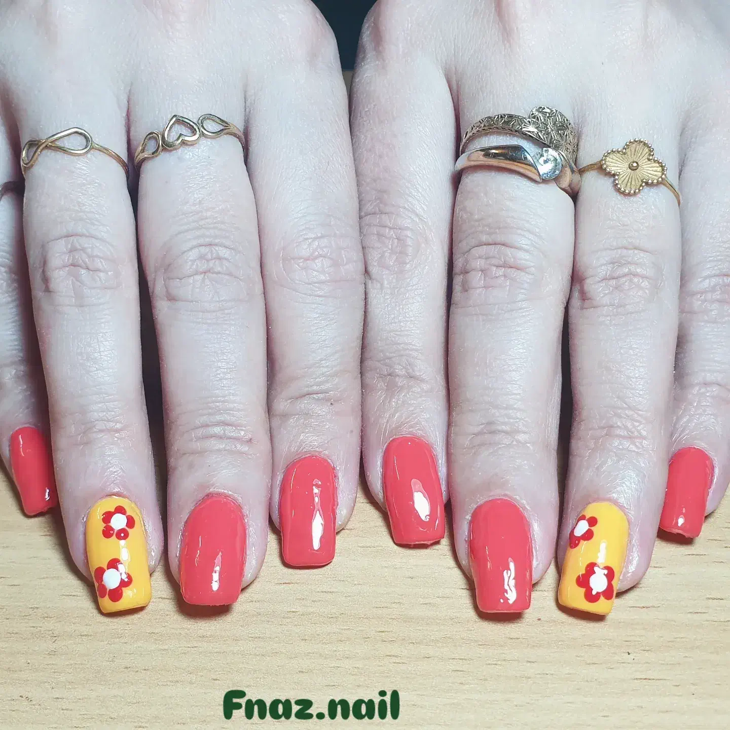 کاشت تمیز وحرفه ای ناخن بهترین قیمت|خدمات آرایشگری و زیبایی|قائمشهر, |دیوار