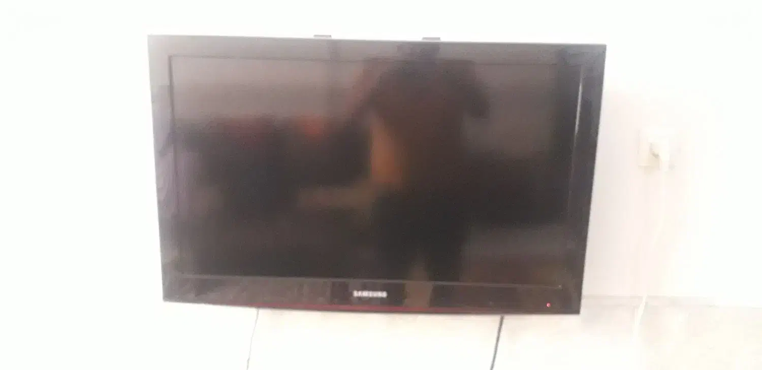 تلویزیون۳۲ اینچ|تلویزیون و پروژکتور|قم, انسجام|دیوار