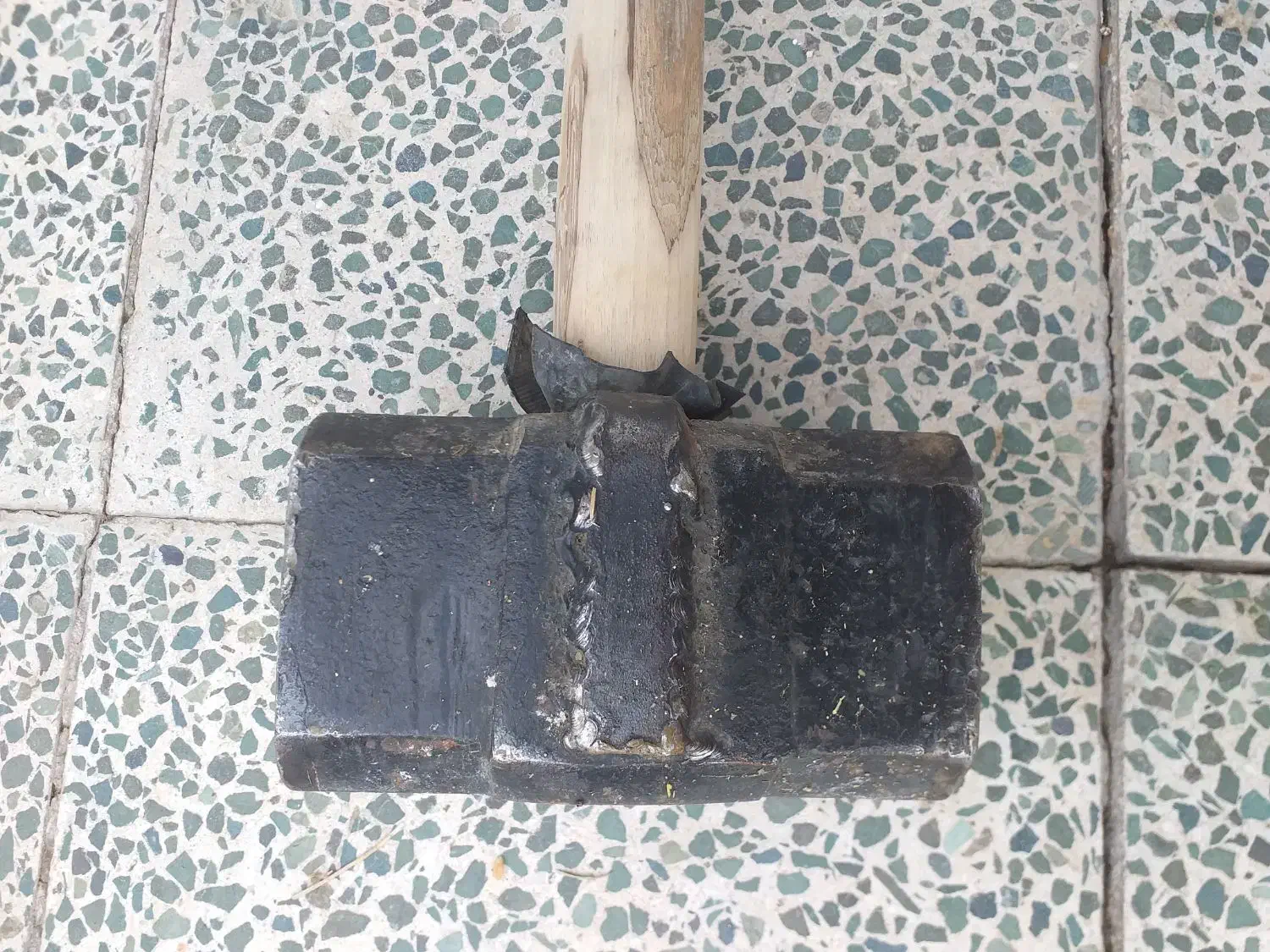 پتک ۷ کیلوی و دسته چوب گردو نو|ابزارآلات|بروجرد, |دیوار