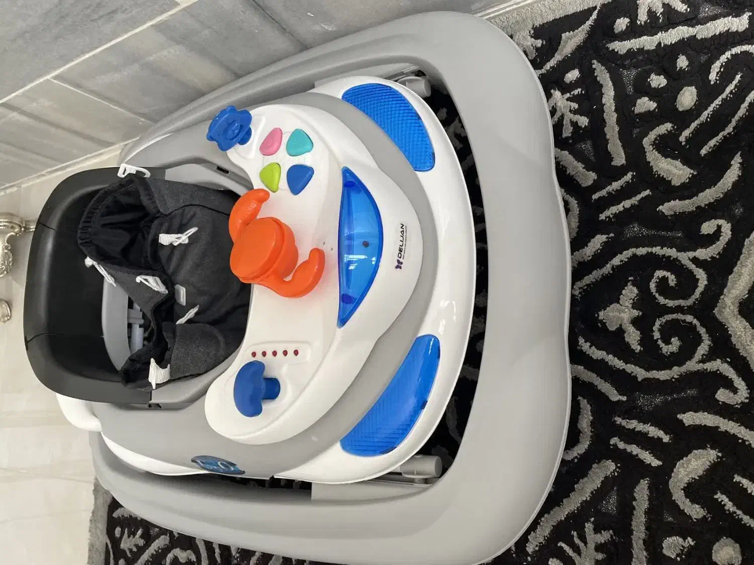 نوزاد . بچه .تخت .چرخ . کالسکه صندلی|اسباب و اثاث بچه|مهریز, |دیوار