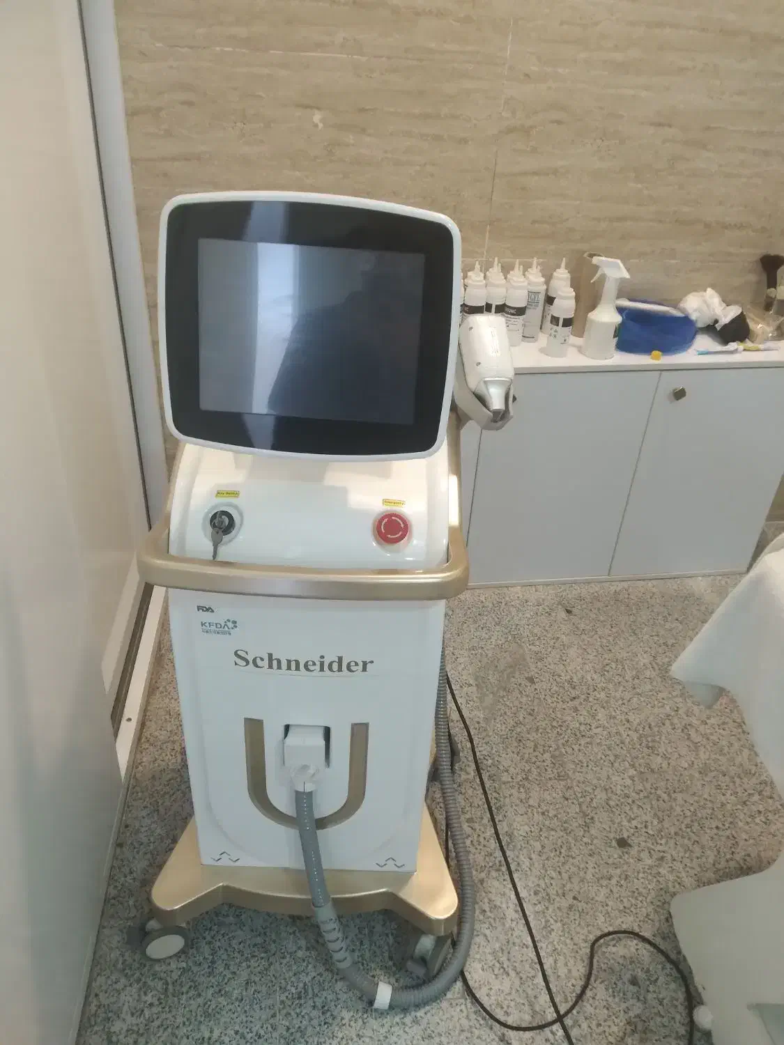 فروش تجهیزات زیبایی وپزشکی به دلیل مهاجرت|پزشکی|قائمشهر, |دیوار