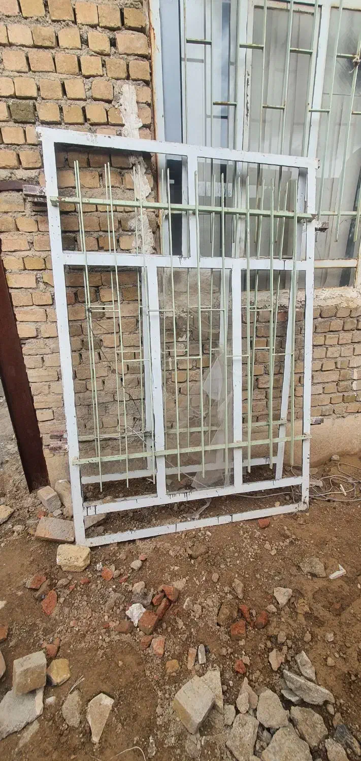 پنجره اهنی|مصالح و تجهیزات ساختمان|بروجرد, |دیوار