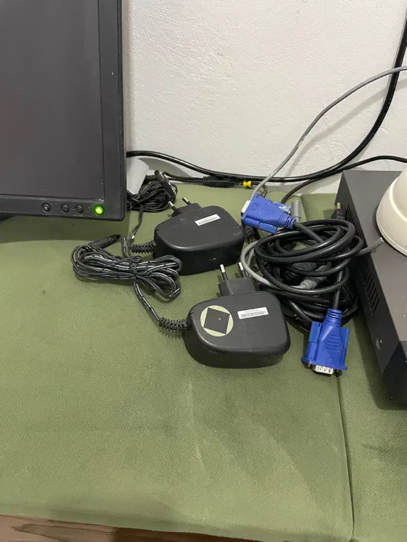 دوربین مدار بسته با مانیتور و لوازم کامل و در حد|دوربین مداربسته|نوشهر, |دیوار