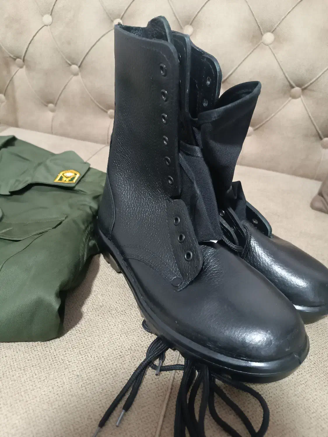 پوتین و لباس سبز سربازی|لباس|زابل, |دیوار