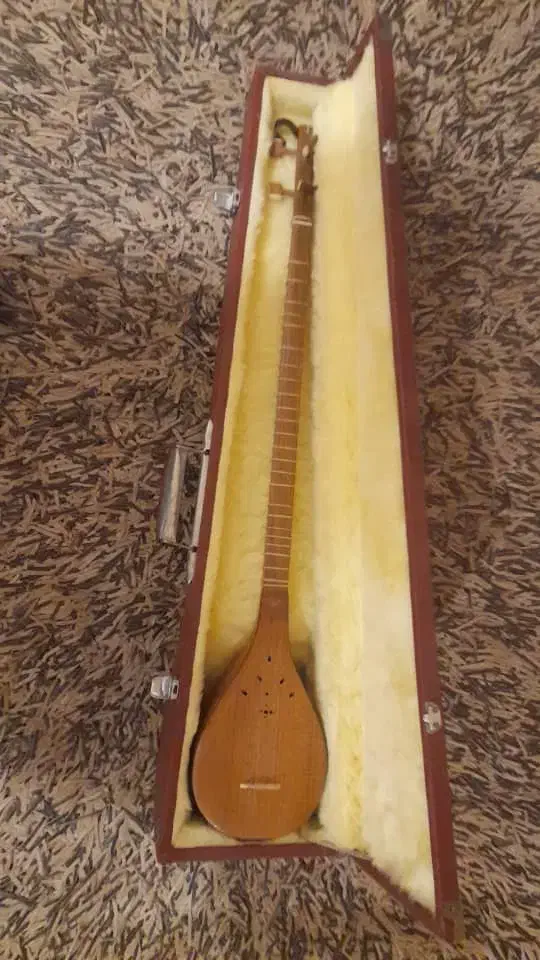 سه تار|سازهای سنتی|اصفهان, آبشار|دیوار