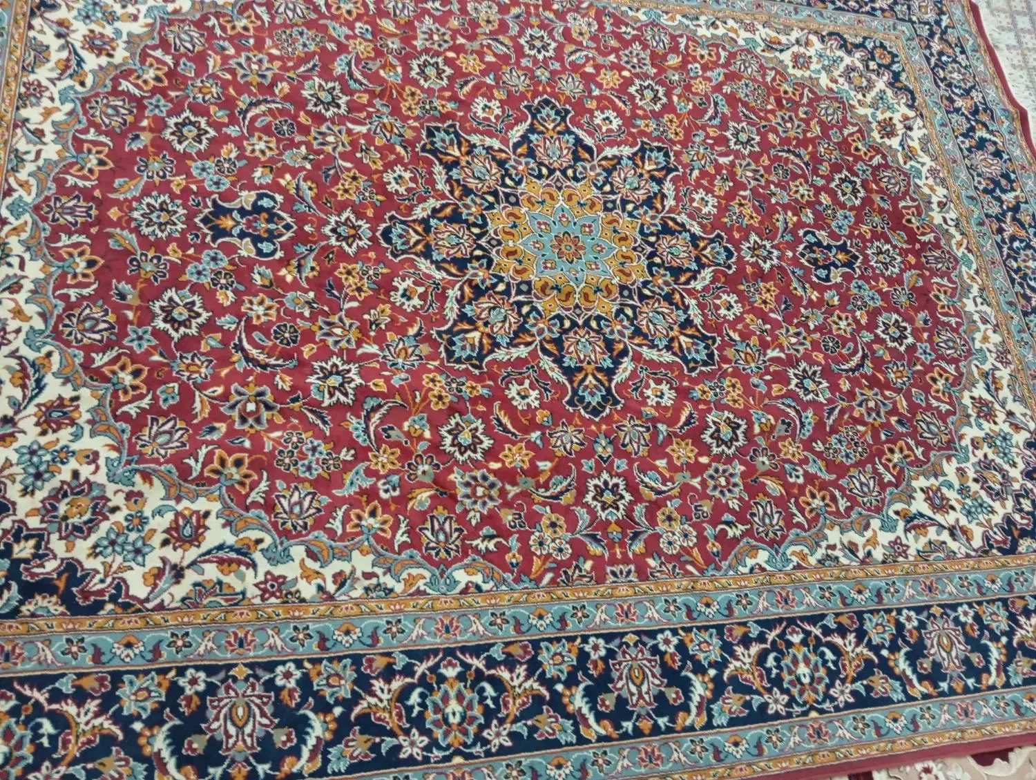 یک فرش ۱۲متر و ۹ متر و یک کناره با ابعاد ۱×۳|فرش|زابل, |دیوار