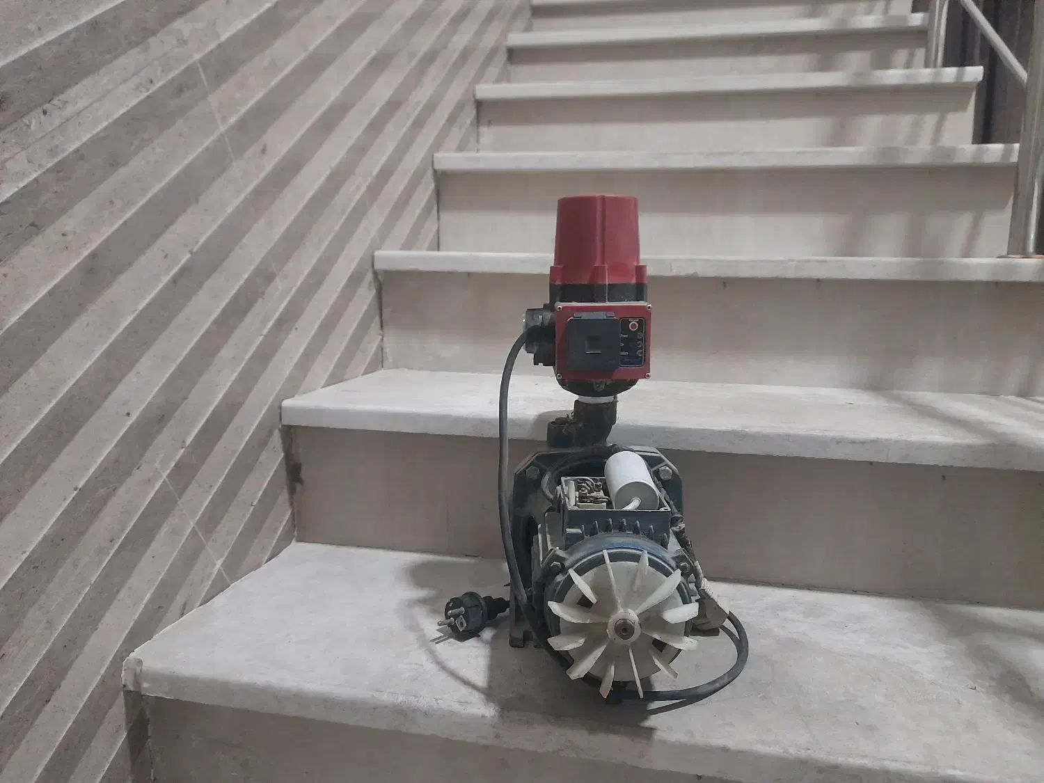 پمپ یک اسب و اوتومات اصلی ایتالیایی|مصالح و تجهیزات ساختمان|ساوه, |دیوار