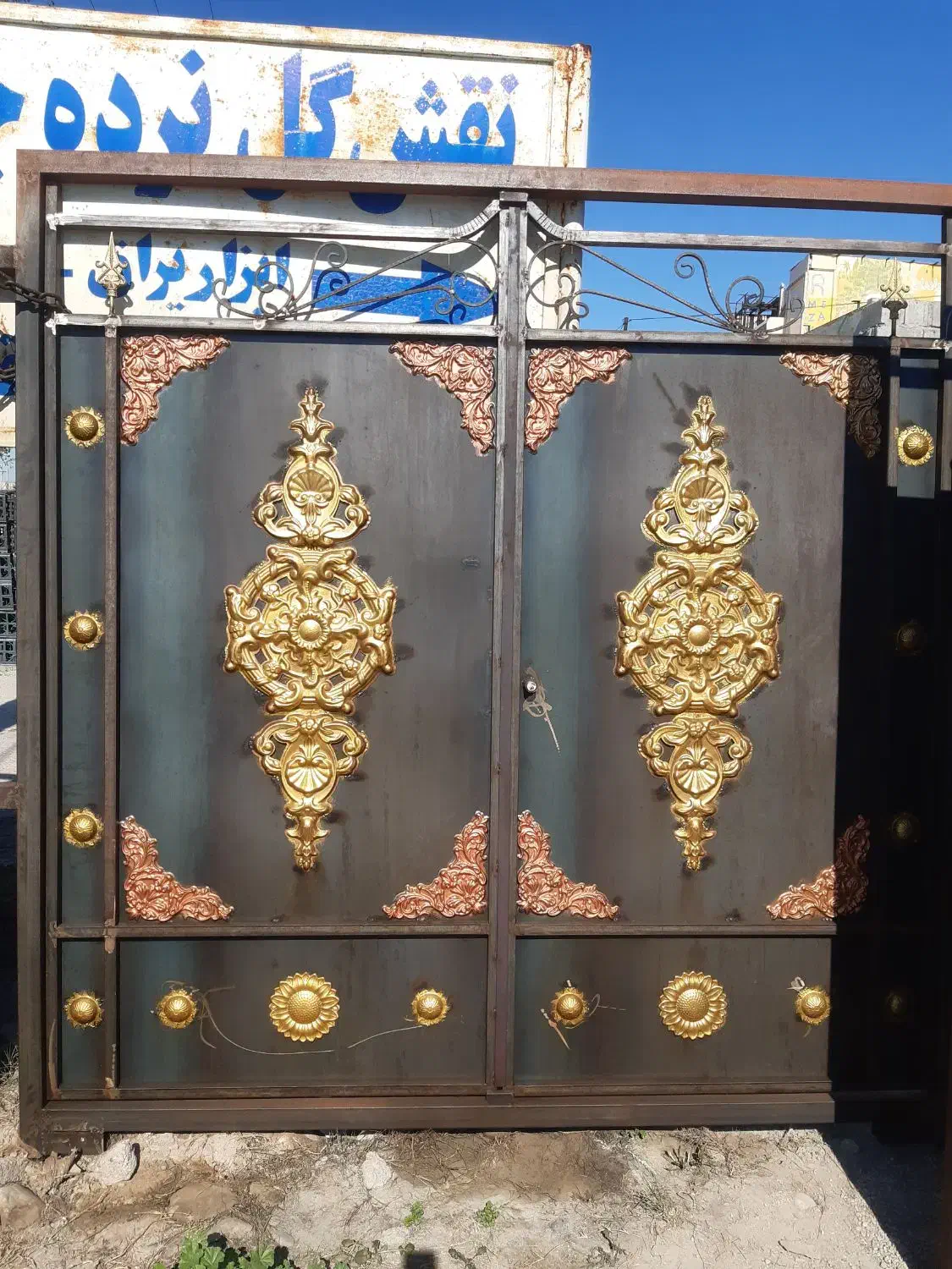 ساخت انواع درب و پنجره و جوشکاری سیار|خدمات پیشه و مهارت|دزفول, |دیوار