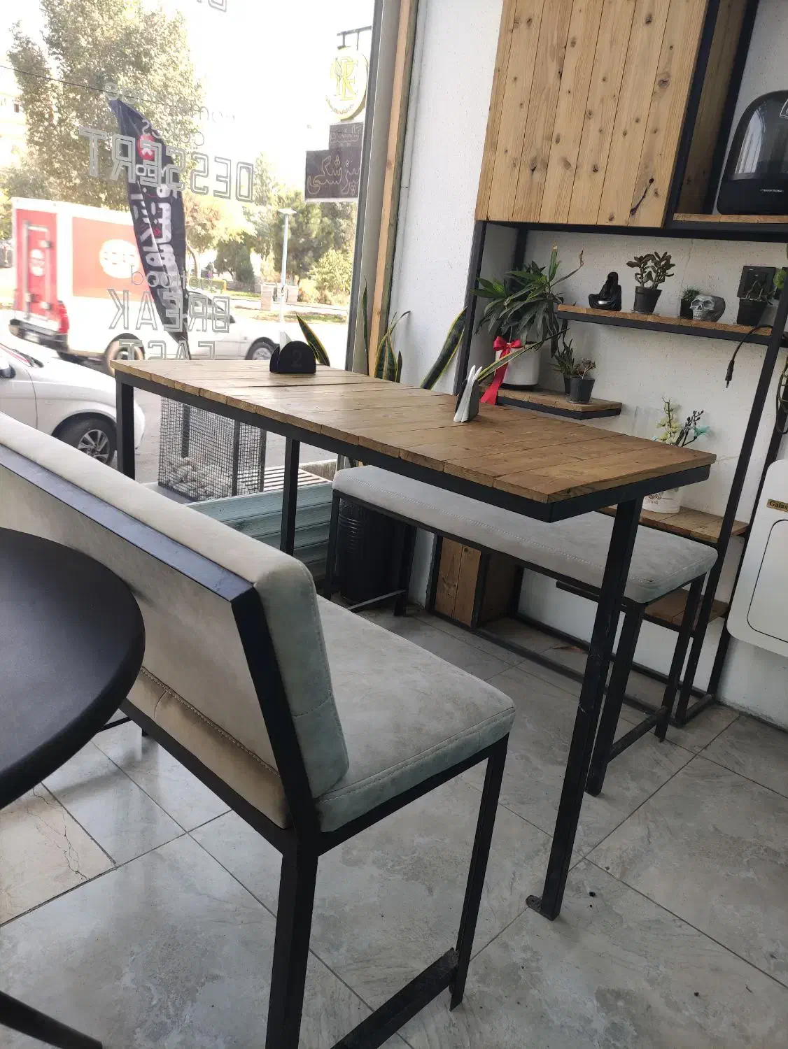 میز و صندلی|کافیشاپ و رستوران|شاهینشهر, عطار|دیوار