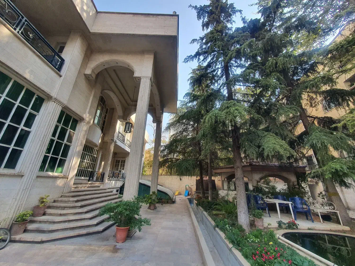 ۲۷۰ متر آپارتمان ویلا نیاوران .مجرد